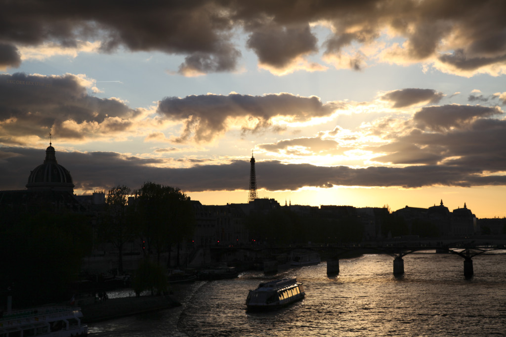 uec_fr_paris_seine_institut_de_france_tour_eiffel